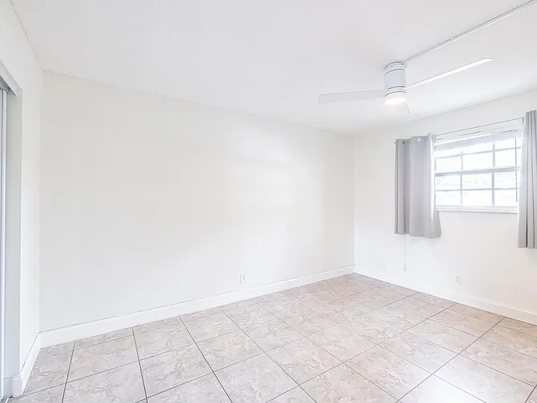 1505 NE 5th Ct #3 — Photo 11