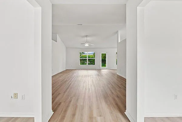 4 bed, 2.0 bath, 2555 sqft, $2,950 — Photo 4