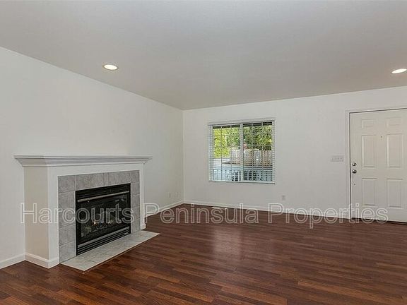 3rd image of 6254 Alexis Dr NE