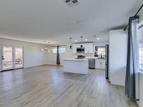 4th image of 2211 Frontier Ave