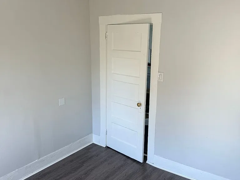 221 Fairview St — Photo 8
