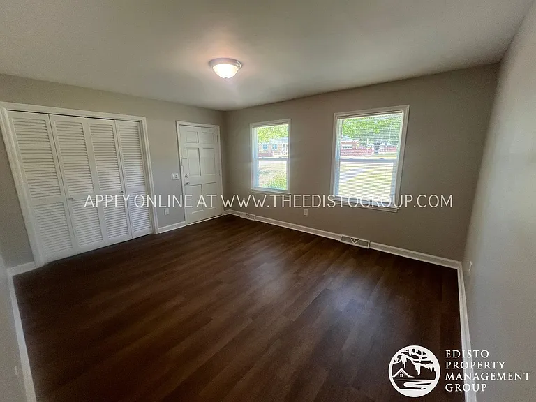 1211-1215 Ellis Ave — Photo 5