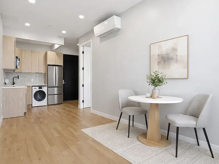 356 E 8th St #Penthouse 4 — Photo 3