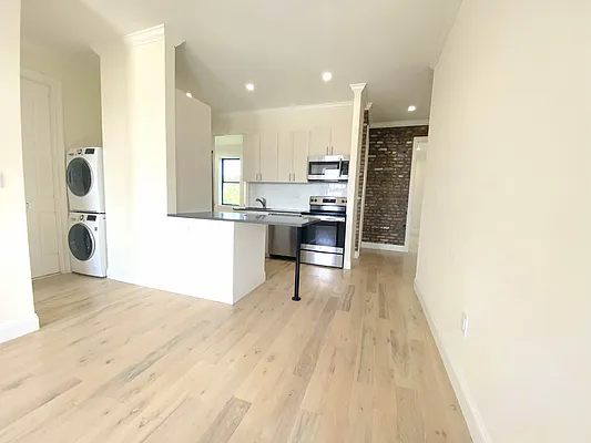 Rented by EXR | media 35