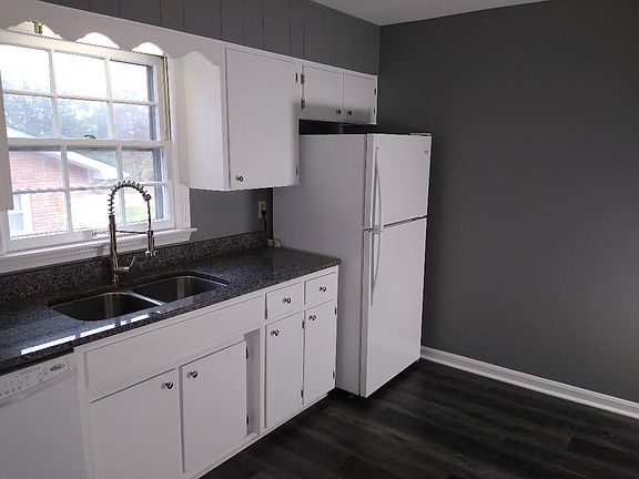 Upper floor kitchen with granite counter tops (1 of 2 kitchens)