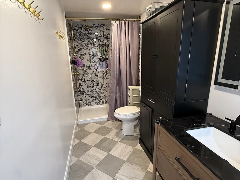 1422 Loraine St — Photo 9