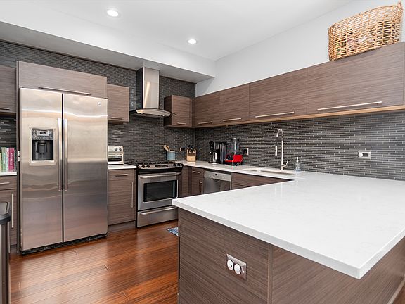 4th image of 3575 W Wabansia Ave