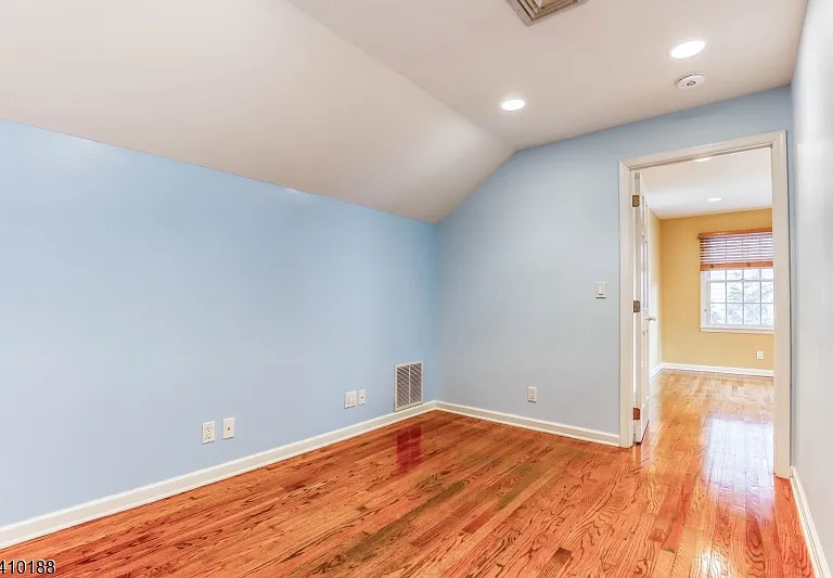 11 Wordsworth Rd — Photo 11
