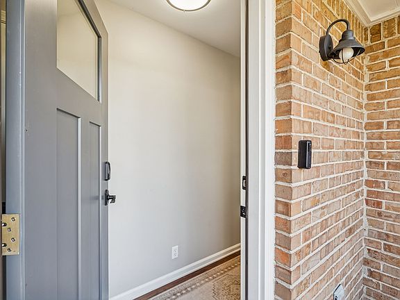 3rd image of 1015 Del Rio Ct