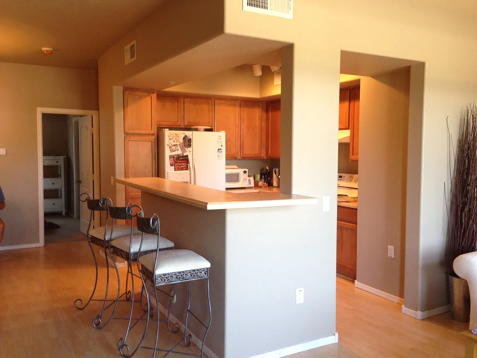 2 bed, 1100 sqft, $985 — Photo 2