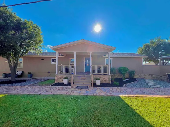311 Royal Falcon Dr, Del Rio, TX 78840