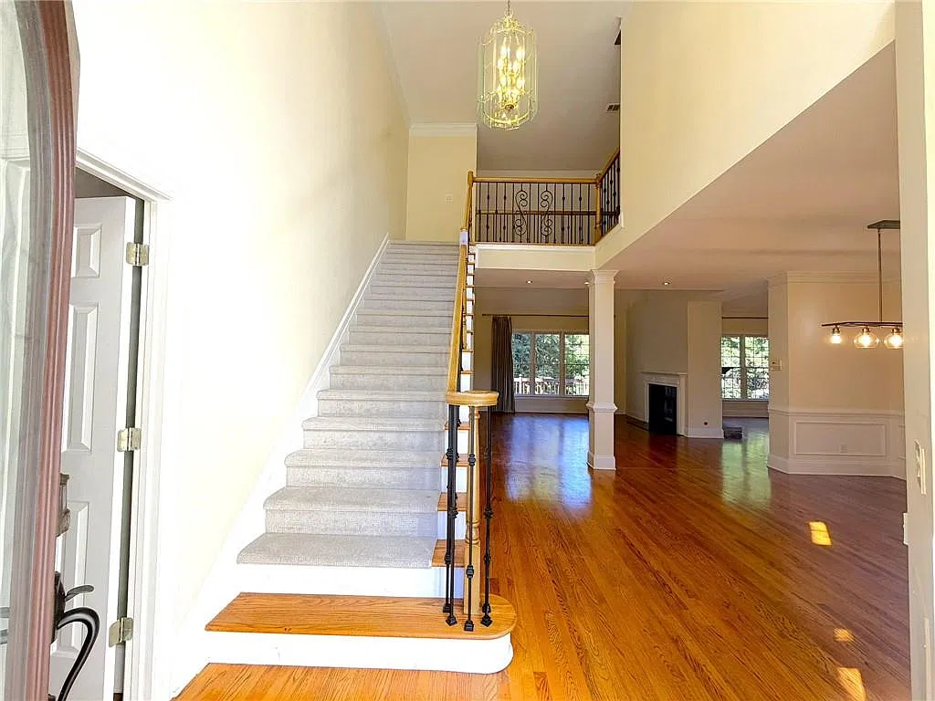 4 bed, 4.5 bath, 5006 sqft, $5,000 — Photo 4