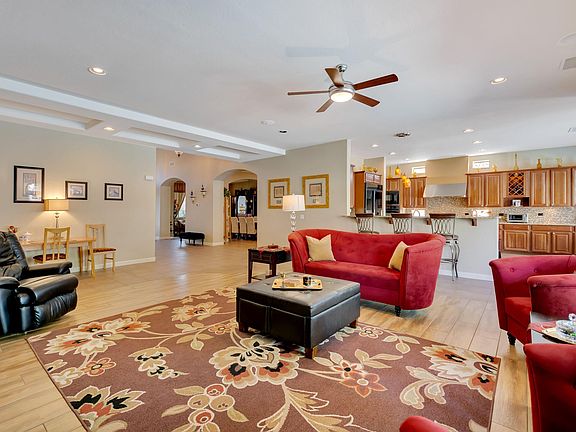 4th image of 328 W Kingbird Dr