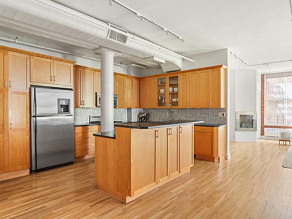 5th image of 64 N Moore St APT 4W