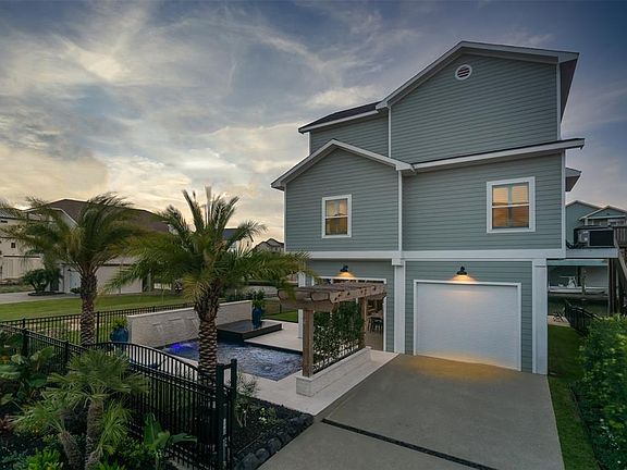 2nd image of 426 Amanda Cir