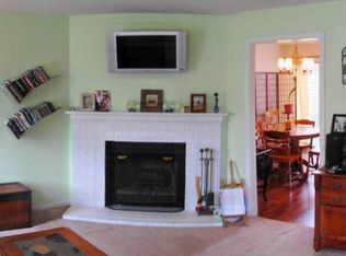 196 Austin Ryer Ln, Branford, CT 06405