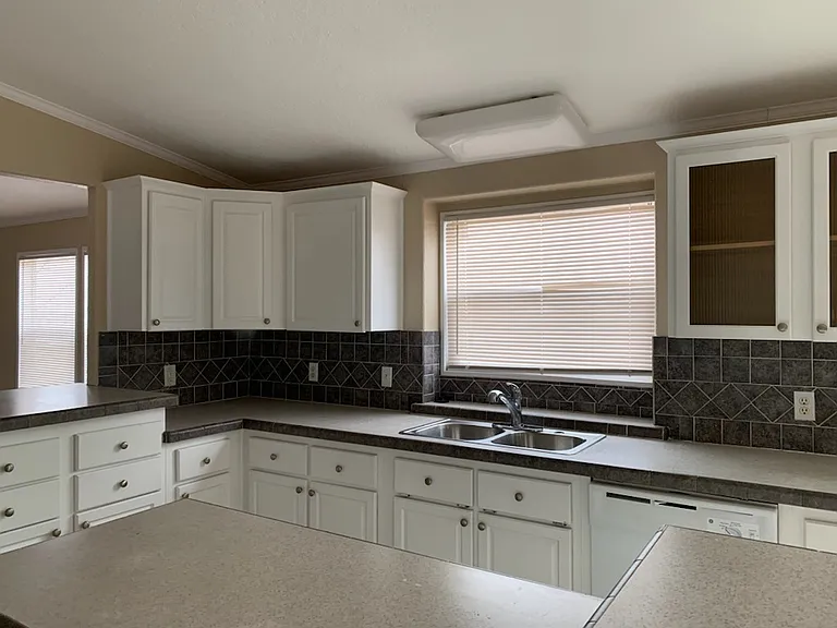 13508 Pfluger Berkman Ln — Photo 8