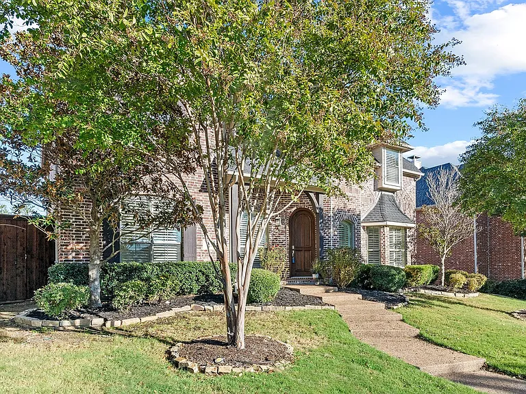 4542 Carraway Dr — Photo 2
