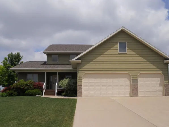 2022 Augusta Dr, Vermillion, SD 57069