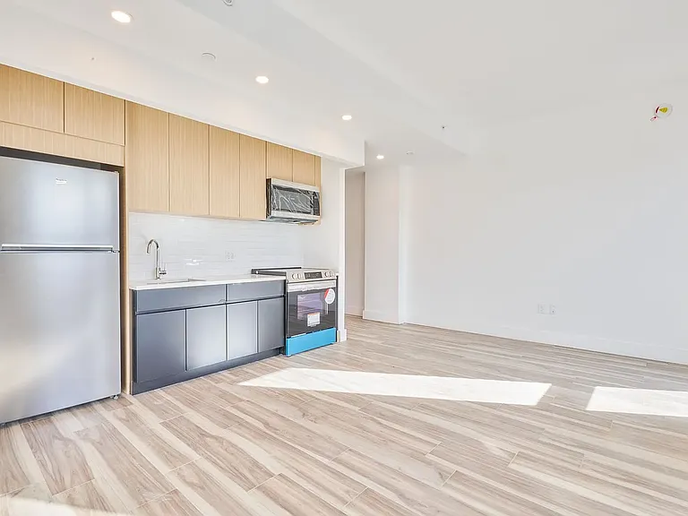 2481 Crotona Ave #4J — Photo 4