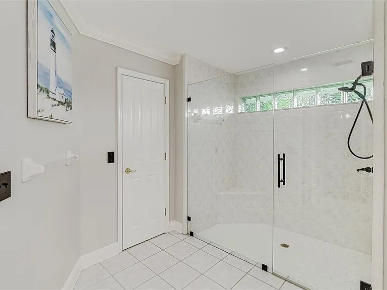 5864 Manchester Dr W — Photo 20
