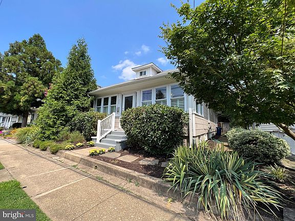 2nd image of 220 E Del Ray Ave