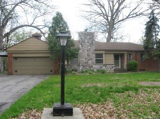 1072 Davenport Dr, Burton, MI 48529