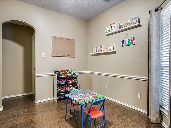 4th image of 532 Woodacre Dr
