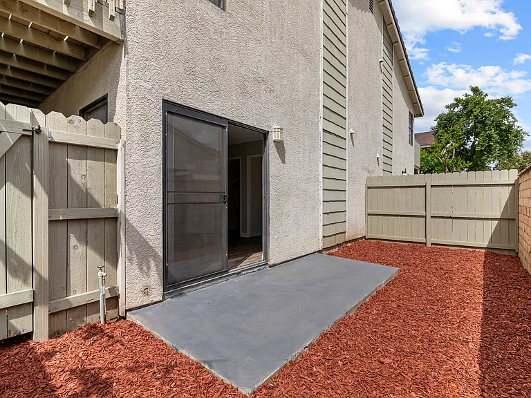 La Sierra Apartments — Photo 7