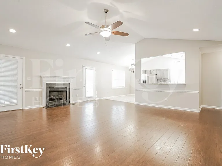 8 Whitaker Pl — Photo 6