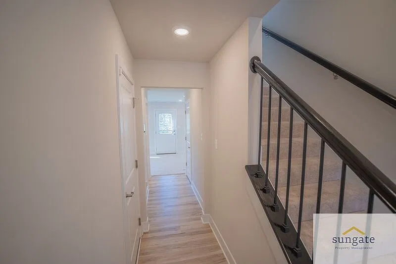 3 bed, 4.0 bath, 2172 sqft, $3,000 — Photo 4
