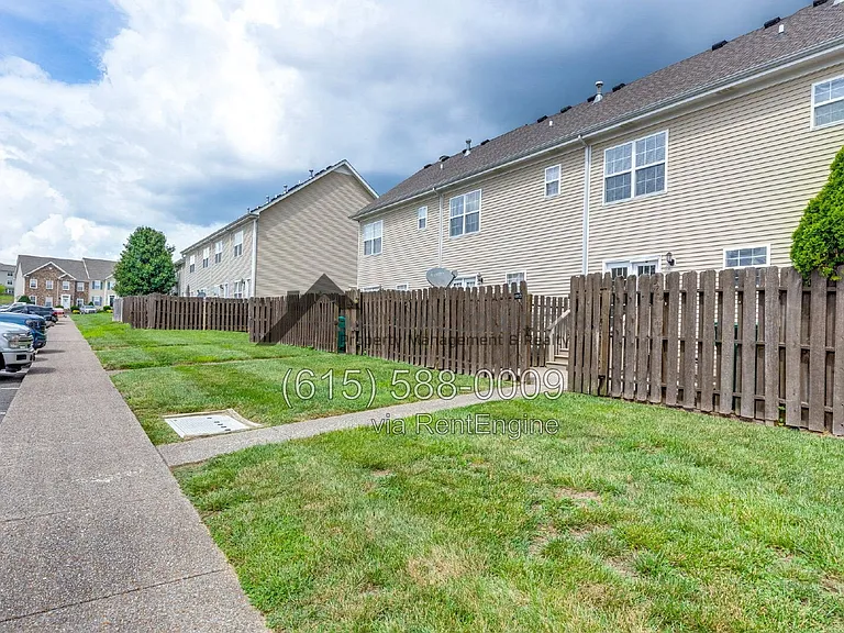 1012 McKenna Dr — Photo 5