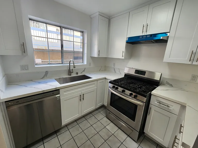 1118 N Kenmore Ave #4 — Photo 1