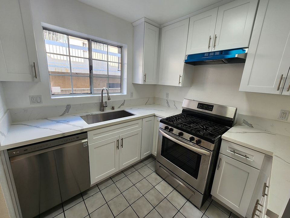 1st image of 1118 N Kenmore Ave APT 4