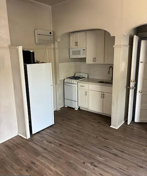 4960 Chestnut St #1F — Photo 5