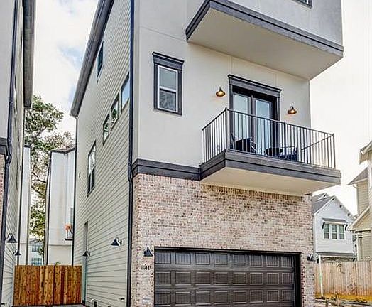 4th image of 1116 W 15th 1/2 St #C