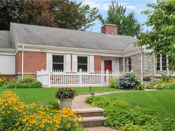133 Tupelo Hill Dr, Cranston, RI 02920