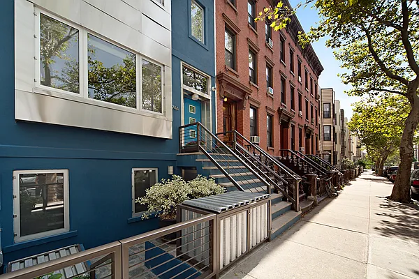 Rented by CORE | media 5