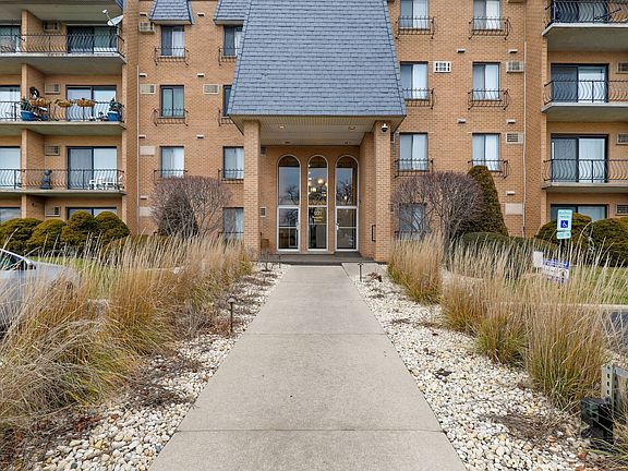 3rd image of 931 Arquilla Dr Unit 132