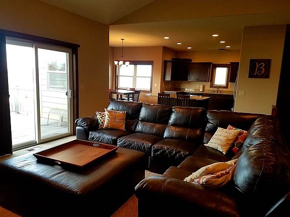 4th image of 643 Mila Dr
