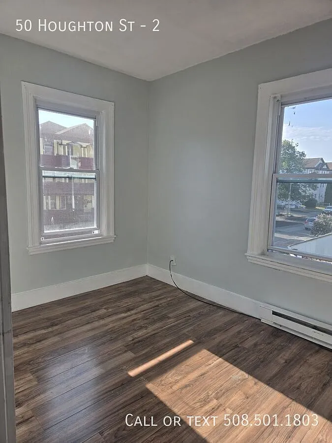 Spacious 3-Bedroom Apartment | Freshly Painted | Lead Certified — Photo 4