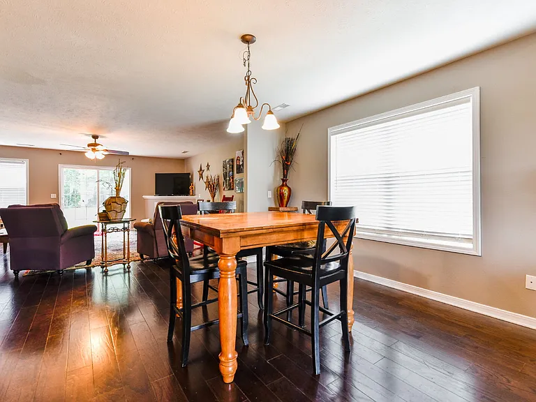 370 Southwoods Way — Photo 11