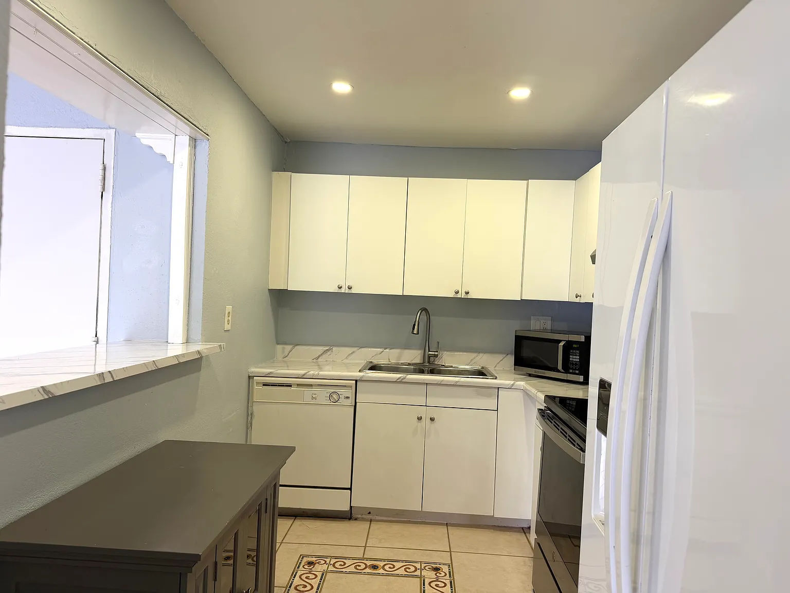 2 bed, 954 sqft, $2,100 — Photo 1