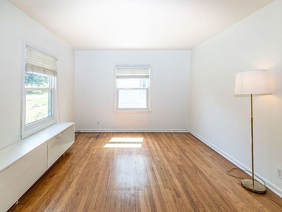 5th image of 343 E Royal Forest Blvd