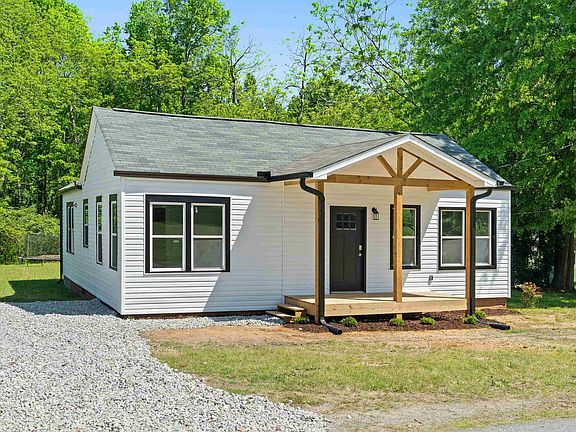 2nd image of 216 Pecan St