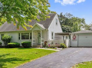 583 Riedy Rd, Lisle, IL 60532