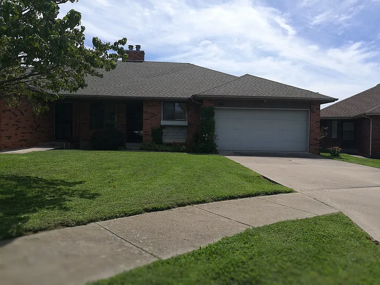 208 W Greenwood St — Photo 10