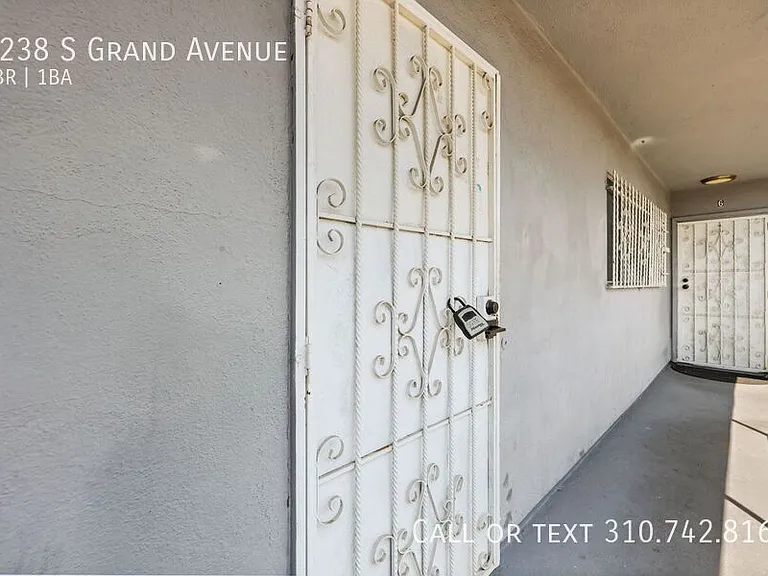 4238 S Grand Ave — Photo 18