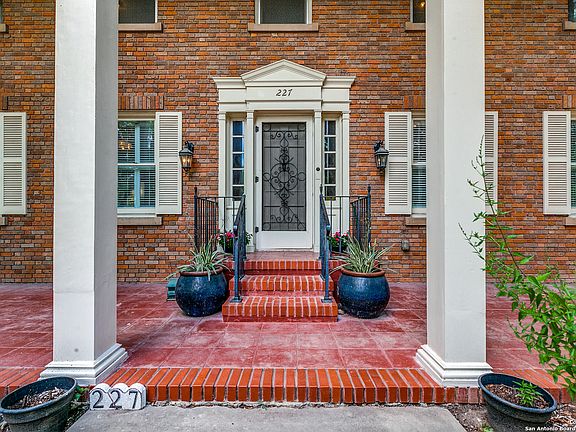 3rd image of 227 W Gramercy Pl