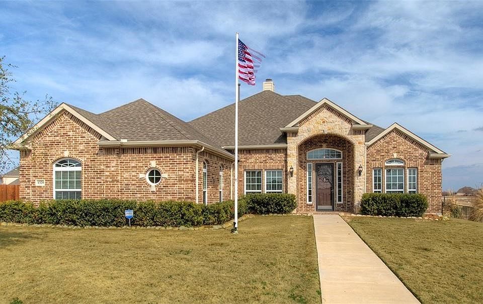 Welcome home to 1320 Diamond Back Ln. - Haslet, TX